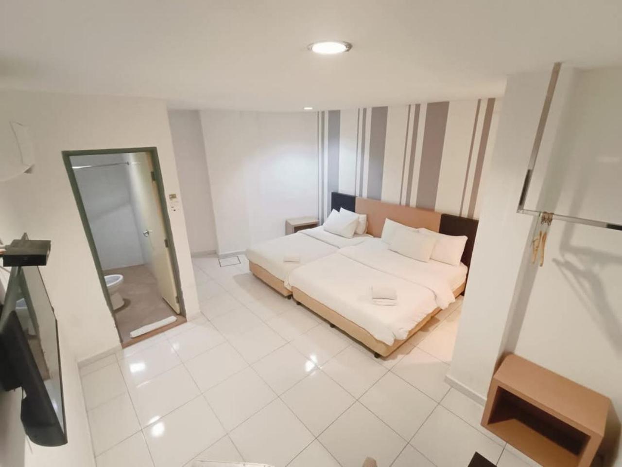 SR Inn Simpang Renggam Exterior foto