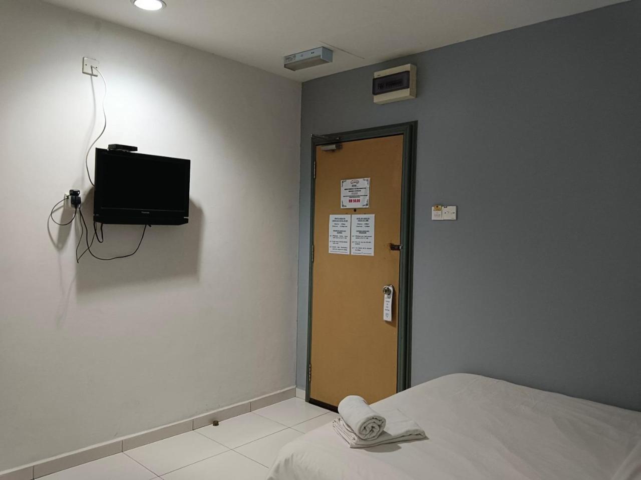 SR Inn Simpang Renggam Exterior foto