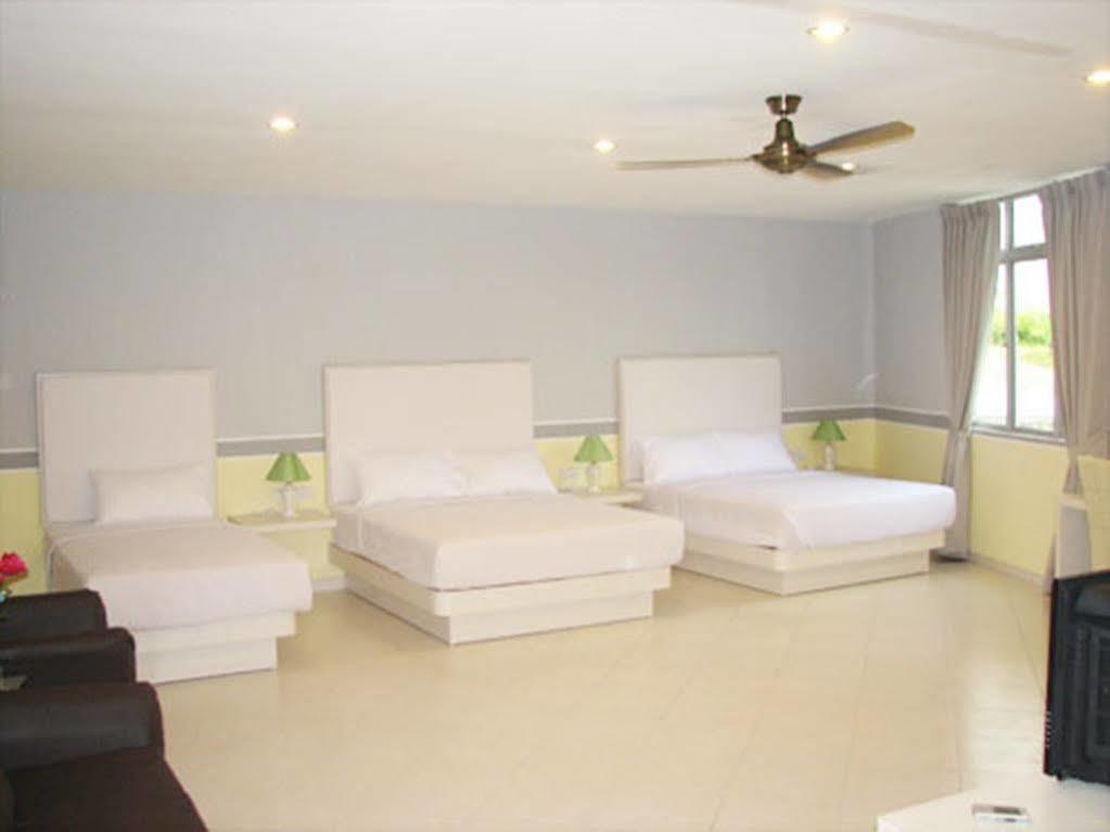 SR Inn Simpang Renggam Exterior foto